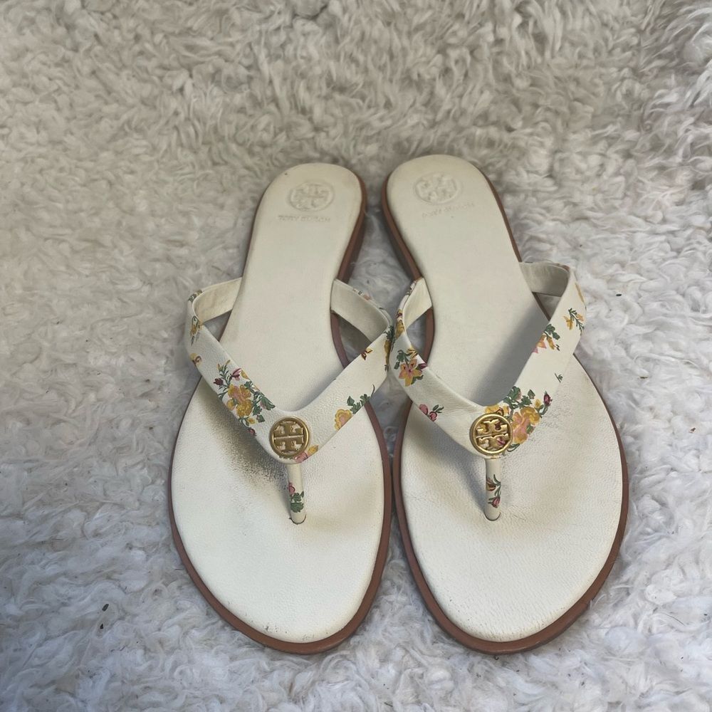 Tory Burch leather beige Floral thong Sandals gold tone logo accent SZ9